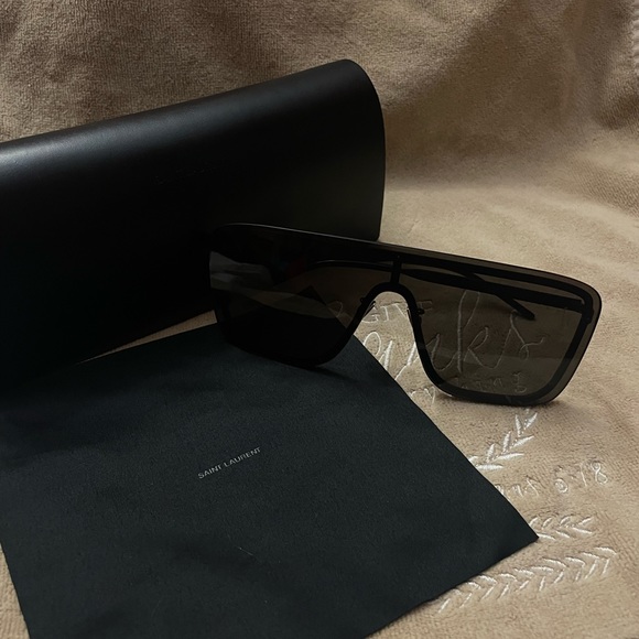 Saint Laurent SL364 Sunglasses W/branded case and cloth - Picture 2 of 5